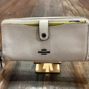 Coach New York Pebbled Ivory Leather Snap Tab Continental Wallet NWOT